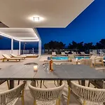 Bava With 4 En-suite Bedrooms, Heated 33 Sqm Pool Villa Omiš