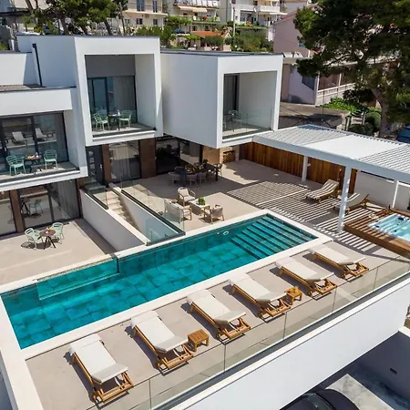 Bava With 4 En-suite Bedrooms, Heated 33 Sqm Pool