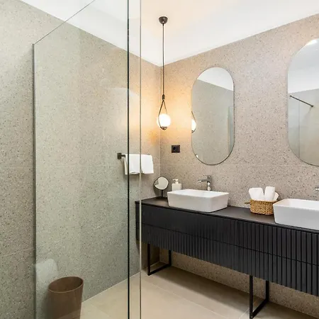 Bava With 4 En-suite Bedrooms, Heated 33 Sqm Pool 빌라 오미스