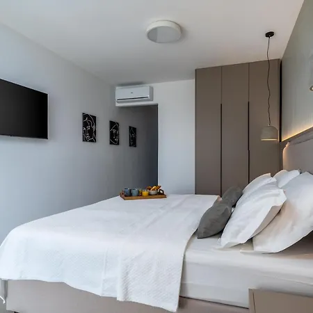 Villa New! Bava With 4 En-suite Bedrooms, Heated 33 Sqm Pool