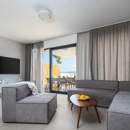 New! Bava With 4 En-suite Bedrooms, Heated 33 Sqm Pool * Omiš