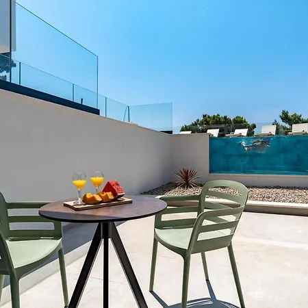 Villa New! Bava With 4 En-suite Bedrooms, Heated 33 Sqm Pool *