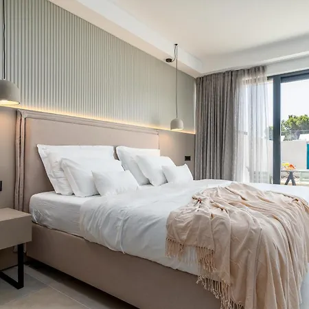 Villa New! Bava With 4 En-suite Bedrooms, Heated 33 Sqm Pool *