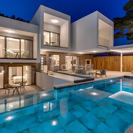 Bava With 4 En-suite Bedrooms, Heated 33 Sqm Pool Vila *