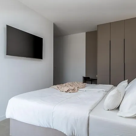 Villa New! Bava With 4 En-suite Bedrooms, Heated 33 Sqm Pool
