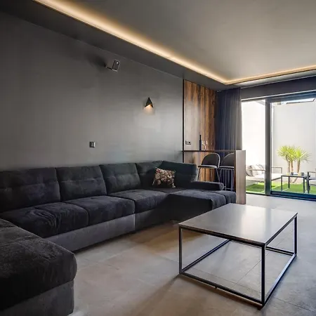 New! Bava With 4 En-suite Bedrooms, Heated 33 Sqm Pool