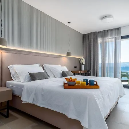 New! Bava With 4 En-suite Bedrooms, Heated 33 Sqm Pool Omiš