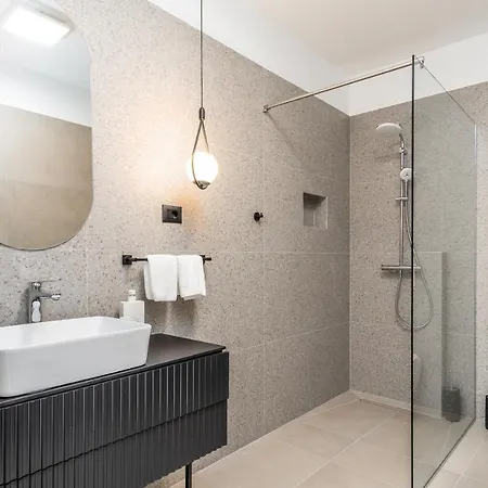 Bava With 4 En-suite Bedrooms, Heated 33 Sqm Pool *