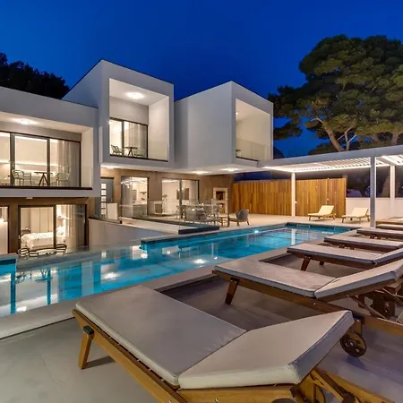 Bava With 4 En-suite Bedrooms, Heated 33 Sqm Pool 빌라 *